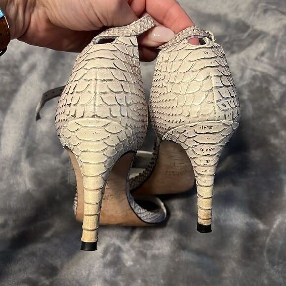Stuart Weiztman Ivory/Silver Heel - Picture 4 of 7